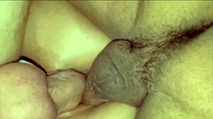 Threesome MMF ini berkisar pada 2 batang untuk satu isteri amatur