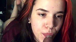 Sensuel teen blowjob og foddyrkelse i HD-video