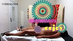 Het nieuwe personage genaamd Himeros voert de scène uit op een massagetafel en een stoel om een sensuele massage te geven aan de getrouwde vrouw