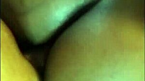 Fodendo e gozando dentro da buceta e no cu da putinha safada