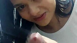 La Amiga De Mi Novia Aprovecha Que Estoy Solo En Casa Y Toca Mi Polla