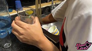 madrastra caliente milf folla hijastro en la cocina de una caliente conversacion con hijastro