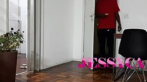 Novinha safada grava foda com o neg�o dotado entregador do ifood