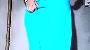 Look at this juicy bhabhi ripping clothes to show her boobs!