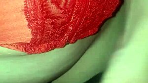 想射进我丝滑缎面内裤里吗？