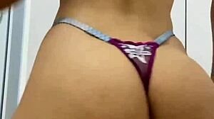 casada gostosa ficando peladinha de forma provocante