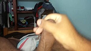 casual masturbation session that's surprisingly intriguing