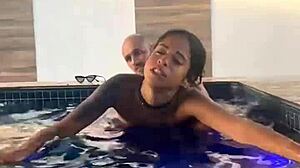 that hot chick came so hard on my big dick 😍