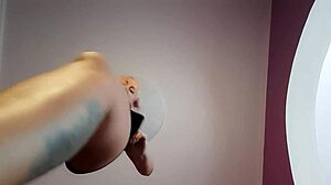 I does bdsm and footfetish.