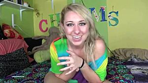 Thick blonde girl twerks and jiggles her ass on homemade webcam