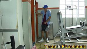 I, the gym uncle, fucked the hot student's big ass anal