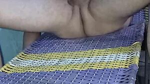 Con una camara escondida grabé el momento en que la mujer de mi amigo me cabalga en la verga disfruta cada centímetro de mi verga