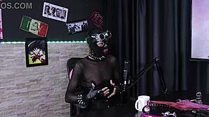 Spanking � um dos fetiches que gosta e est� quebrando muitos tabus porque o mundo lhe oprime - ramona 69 sheer red