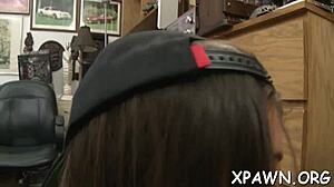 Amateur gal show her curves