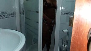 invadi o banheiro e fodi a minha conhada angolana gostosa que faz belos broches com batom vermelho e adora ser fodida na ausencia do marido por enormes paus duros?