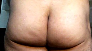 Hot Gay Guy Shows Off Tasty Ass