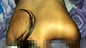 La puta de mi vecina chupandole la verga a mi marido!