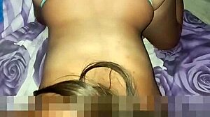 La puta de mi vecina chupandole la verga a mi marido!