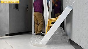 i watch two naked women receive delivery men at home