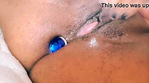 batendo uma siririca escondido do namorado tarado