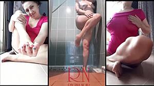 Dalam bilik mandi ada Milf bogel dan dekat dengan body lotion