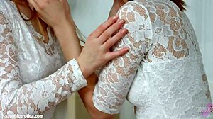 Candy Sweet和Olivia Grace女同激情舔穴缠绵