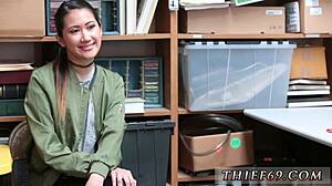 Officer catches thief in the act