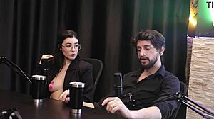 ATUALMENTE ESTÃO ATRÁS DE UMA NAMORADA PARA ELA E EM OUTRO MOMENTO COMERAM A BUCETA DELA POR HORAS E O BDSM - ANGEL SHEER