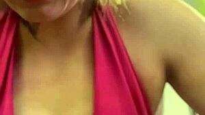 Nossa meu treino na academia me deixou muito suada qui at� minha bucetinha escorreu fiquei com vergonha de tanto tes�o