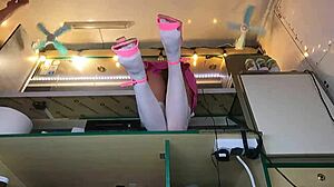 性感处女知不知道隐藏摄像头在拍