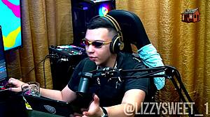 Ela Colocou Os Peitos Para Fora E Apertou O Biquinho O Ruan Babou De Vontade - Lizzy Sweet