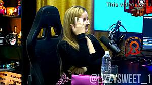 Ela Colocou Os Peitos Para Fora E Apertou O Biquinho O Ruan Babou De Vontade - Lizzy Sweet