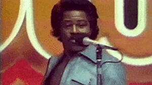 i'm washin dishes sayin eat my pussy