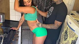 empregada safada curte rola do patrão no cu!