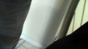 Mi esposa me manda este v�deo con el vecino simplemente real