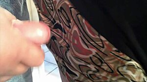 Mi esposa me manda este v�deo con el vecino simplemente real