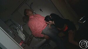 alisha sweet strippt f�r dich und l��t sich ersatzweise ficken