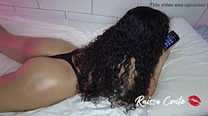 Prima Gostosa Mexendo No Celular E Mostrando A Bunda Grande Latina