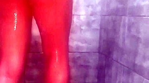 Young neighbor sends bath video!