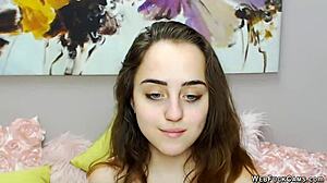 I seen cute brunette babe wit small tits playn wit vibrator on webcam, so beautful