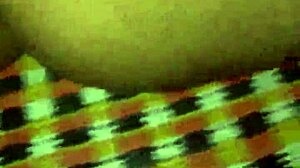 B� liếm lồn em họ ang ngủ