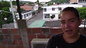 Descubro a mi hermanastra fumando en la azotea y mientras me chupa la polla me pide que se la meta para no contarle a mi madrastra -1 parte-