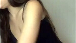 Babe Performs on Webcam