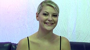 Geile Junge Schlampe Bekommt Es Hart Besorgt von Zwei Typen