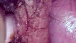 mi papi se mete en mi cama y deja su leche en mi coño peludo?