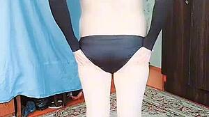 omg, check this big ass sexy white boy sissy kitty dancing! 🐱