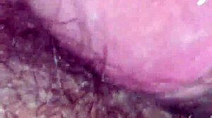 mi papi se mete en mi cama y deja su leche en mi coño peludo?