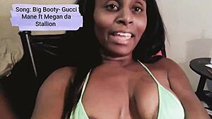 wild ass shaking in thong! 🔥