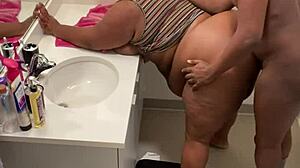 i caught some steamy action in my bathroom, check it! 😜