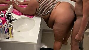 i caught some steamy action in my bathroom, check it! 😜